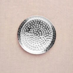 Deko-Teller Gehämmert Ø28cm ORIENTAL LOUNGE In Silber 5 Deko-Teller Gehämmert Ø28cm ORIENTAL LOUNGE In Silber -Einrichtungsgeschäft butlers deko teller gehammert o28cm oriental lounge in silber 2